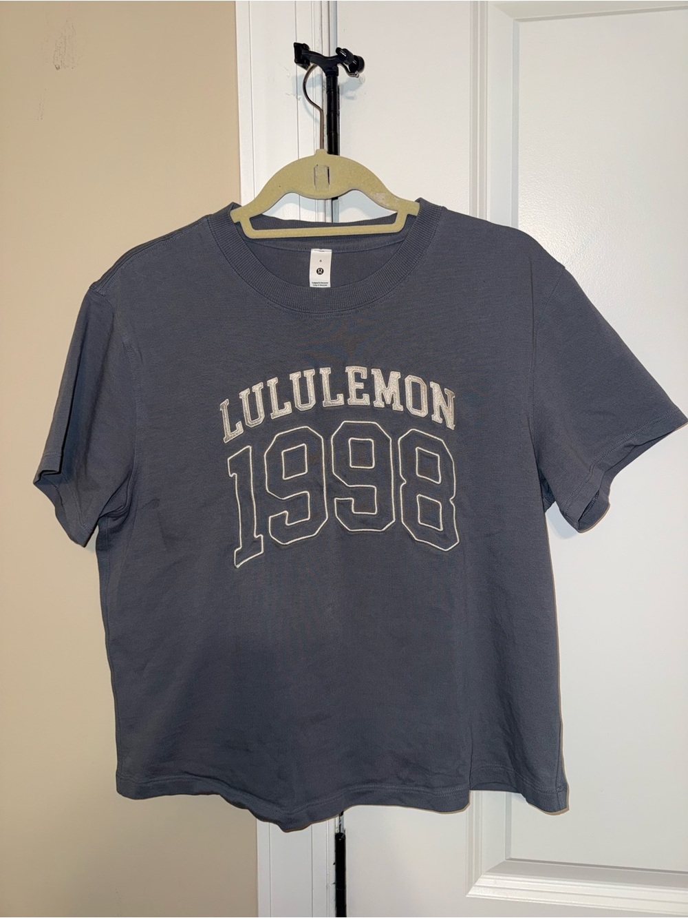 lululemon athletica grey Crewneck Tee Size 6